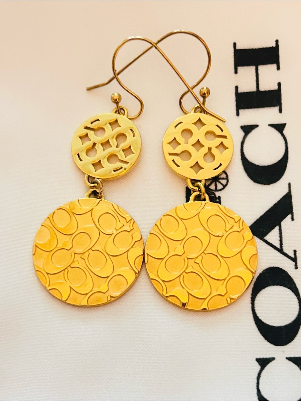 NWOT Coach Y2K Sognature kissing C's Gold Tone Earrings - Picture 11 of 14